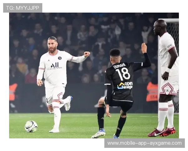 禁区外劲射穿透人群直挂球网，成为高光时刻